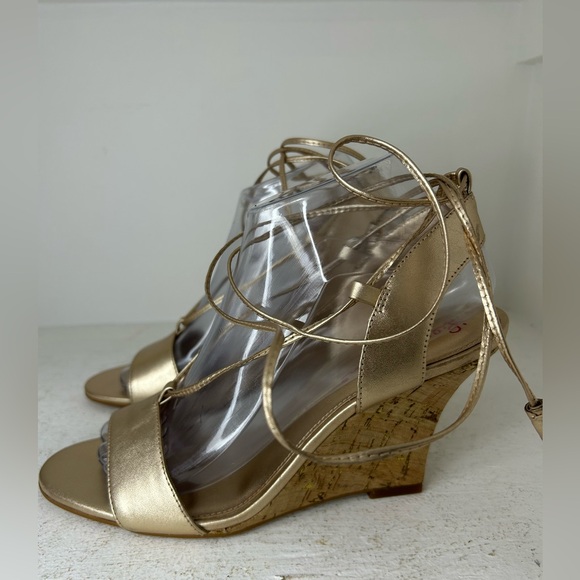Lilly Pulitzer Gold Strappy Wedges NWOT - Picture 5 of 9